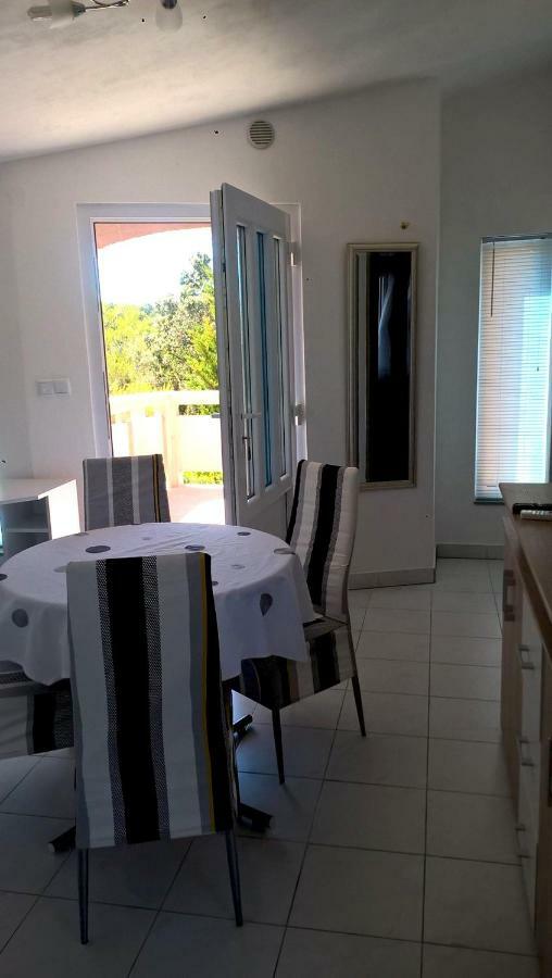 Apartment Kamelia Vir Esterno foto