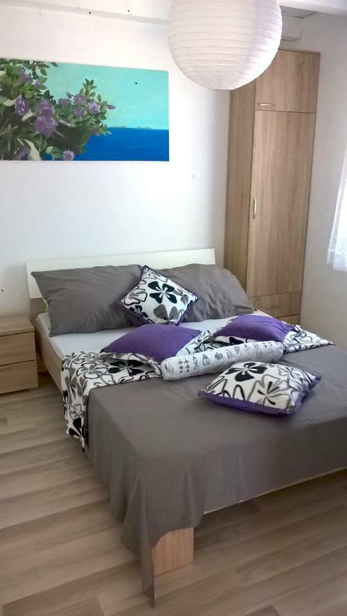 Apartment Kamelia Vir Esterno foto