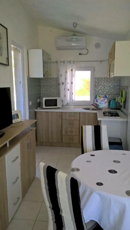 Apartment Kamelia Vir Esterno foto